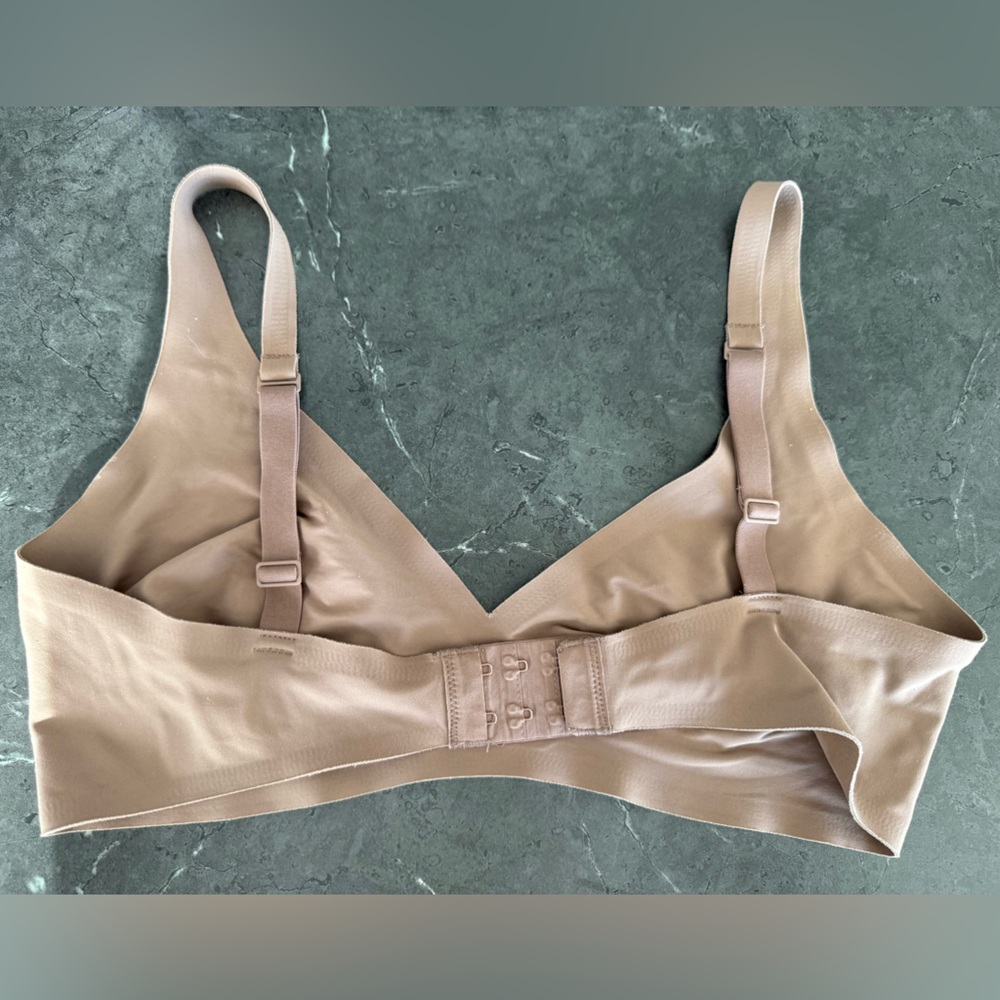 SKIMS Tan Seamless Bra Intimates - Picture 4 of 4